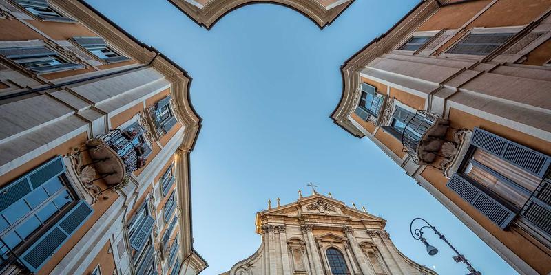 从文字到世界：解码Abbott's Story的跨媒介叙事策略与创意写作实践